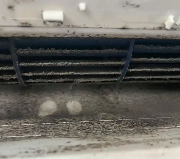 麻栗坡空调吹的风有股烧焦味是怎么回事